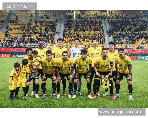 广州足球队比赛经验引发热议球迷对战术选择和临场表现展开激烈讨论 广州足球队比赛经验引发热议球迷对战术选择和临场表现展开激烈讨论